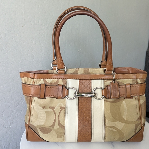 COACH SIGNATURE HAMPTON OPTIC HAND BAG. - Picture 3 of 16
